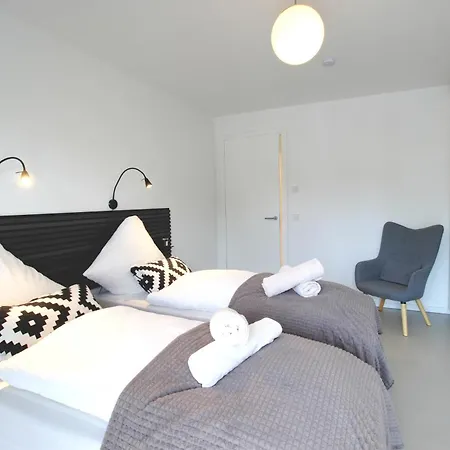 Semesterbostad New! Calm Design-house, U-bahn, Terrace, Office
