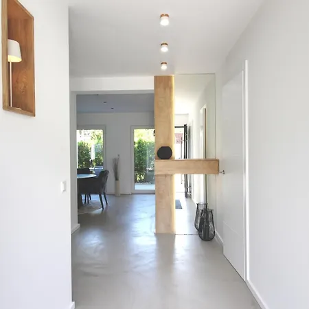 Semesterbostad New! Calm Design-house, U-bahn, Terrace, Office *