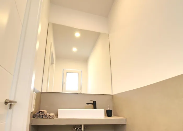 New! Calm Design-house, U-bahn, Terrace, Office Ferienhaus *