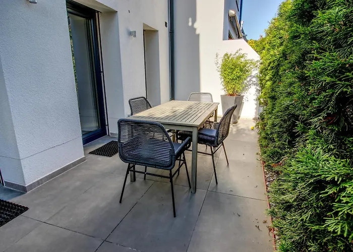 New! Calm Design-house, U-bahn, Terrace, Office Ferienhaus