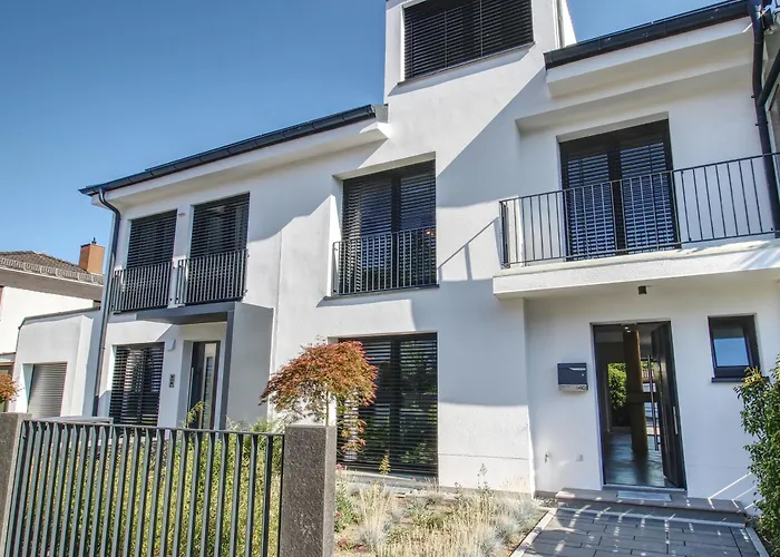 New! Calm Design-house, U-bahn, Terrace, Office Ferienhaus München